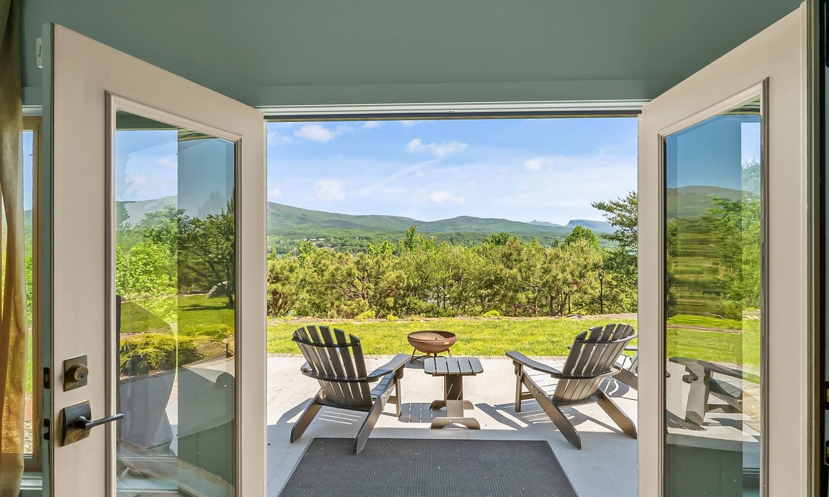 Nebo House | Gorgeous Fall and Winter Mountain & Lake Views/Firepit/Boat Slip Access