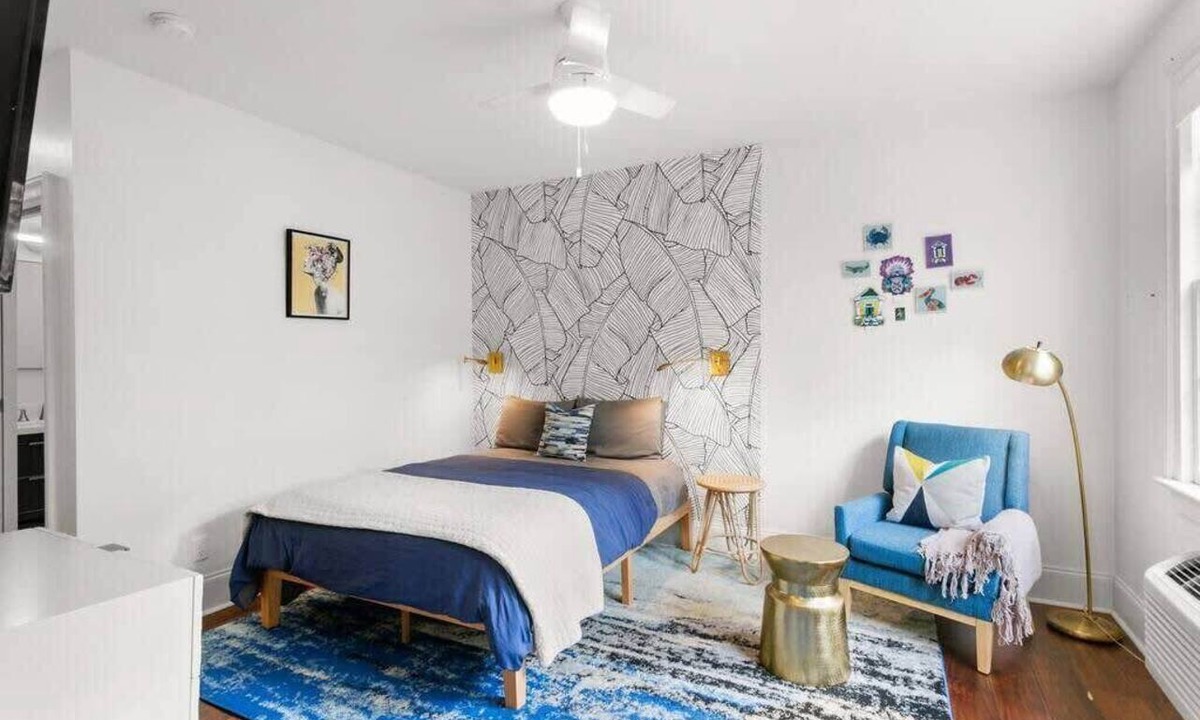 Touro Apartment | Gorgeous Garden District Studio |Gated Parking
