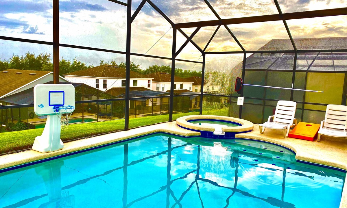 Highgate Park House | Gorgeous-Gated-Spacious-Modern & Updated-Game room-Pool-Min. to Disney-Wi-Fi