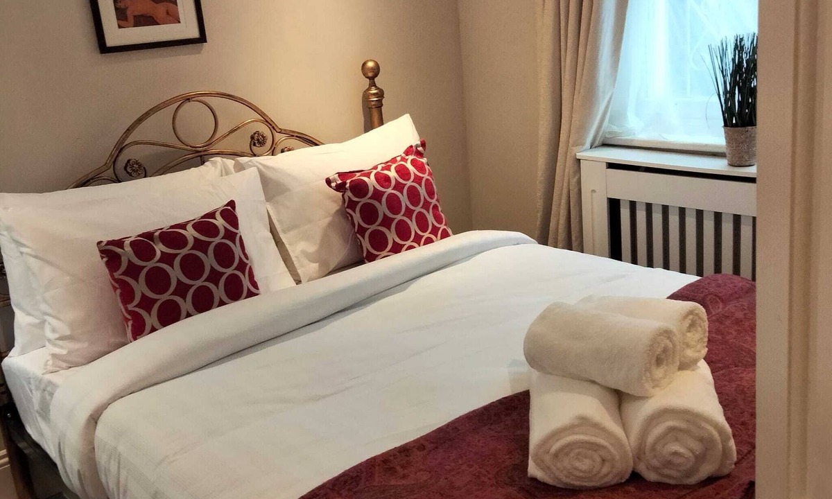Camberwell Green Apartment | Gorgeous Georgian apartment, 2 King beds and Garden