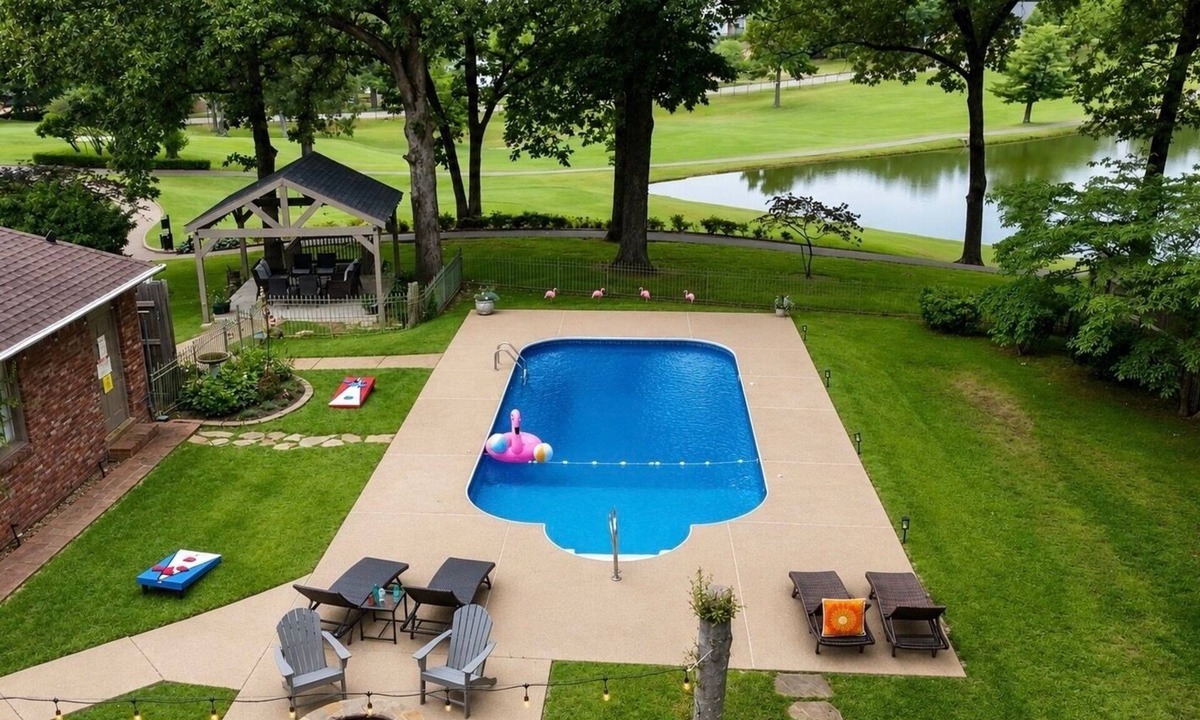Cordova House | Gorgeous golf course view from the Signature Hole #12 at Colonial Country Club.