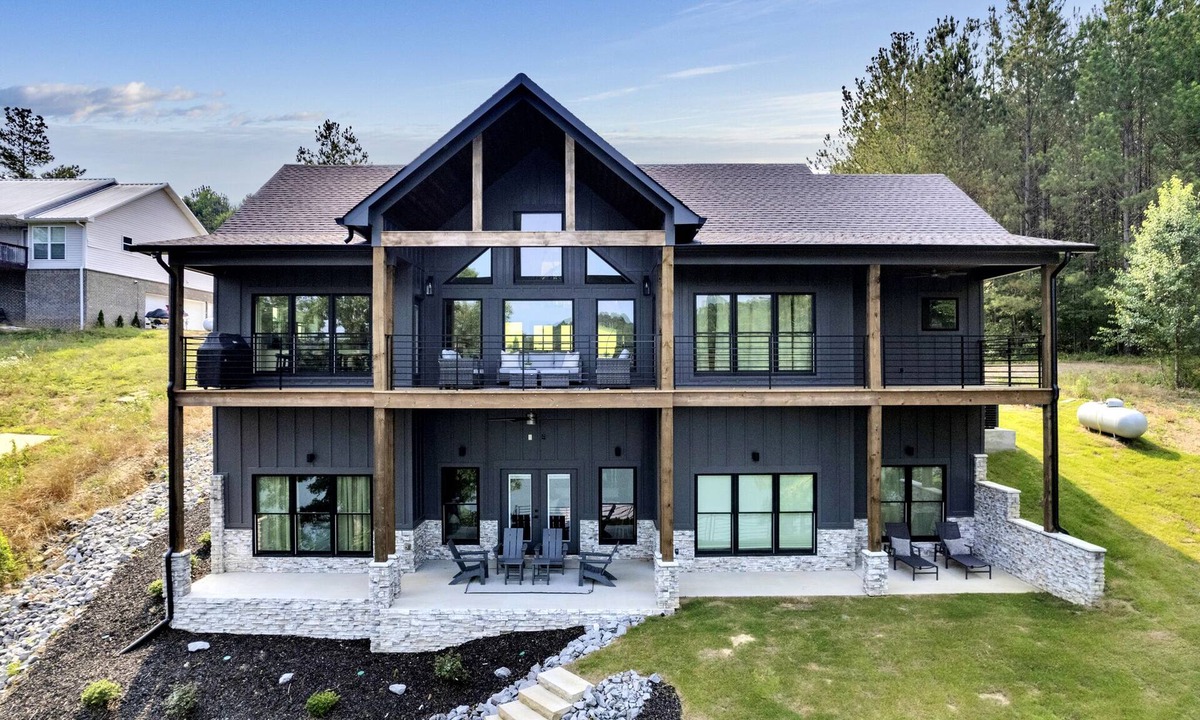 Crane Hill House | ~Gorgeous Home! ~Smith Lake~Waterfront!4BR!Private Dock! Winter Specials!