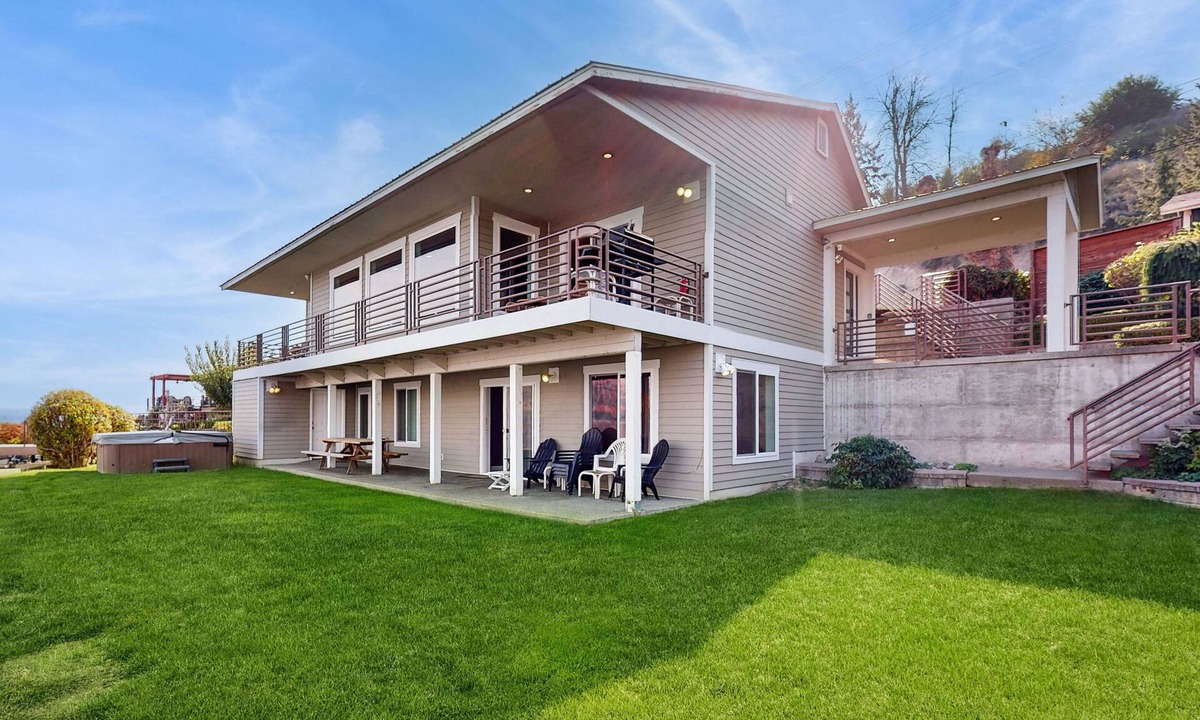 Chelan House | Gorgeous home with 92 feet of private waterfront, swim deck & private hot tub