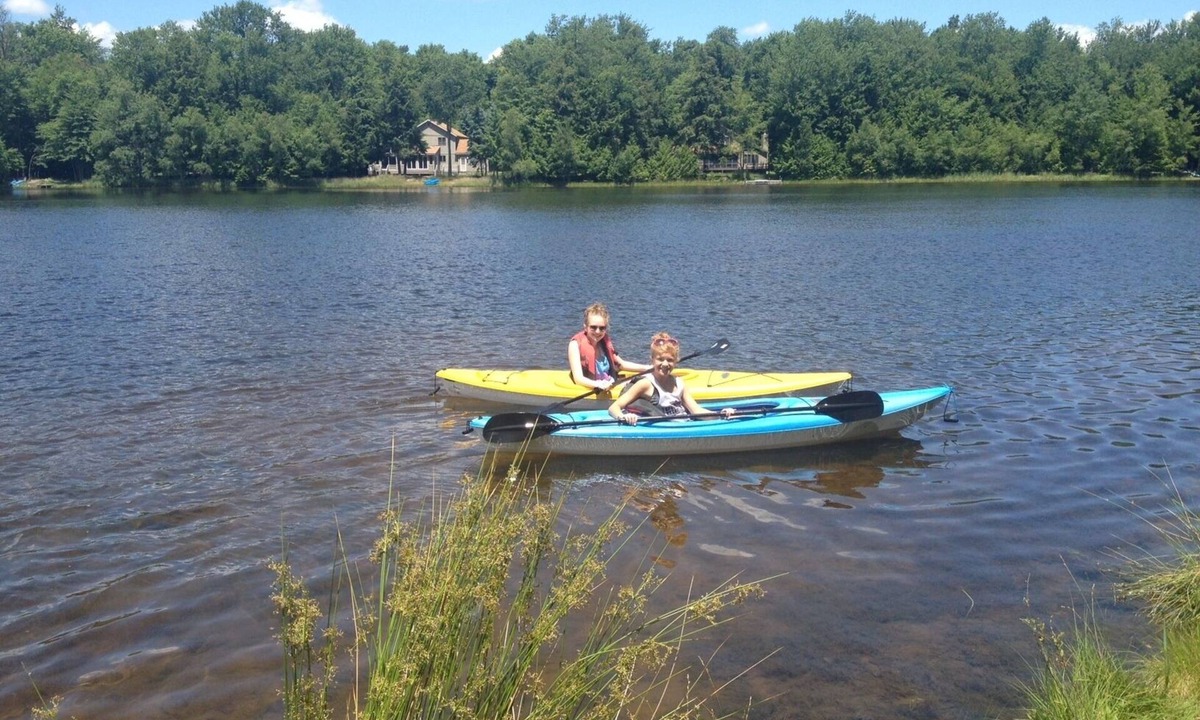 Blakeslee House | Gorgeous Lakefront Chalet on Lake Guenevere in Camelot Forest 4 Bedroom/3 Bath