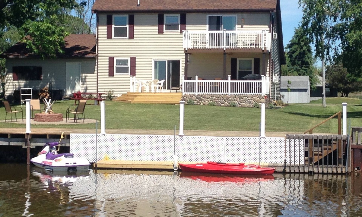 Au Gres House | Gorgeous Lakeside Vacation Home For Water Sports, Fishing, Boating and Hiking.