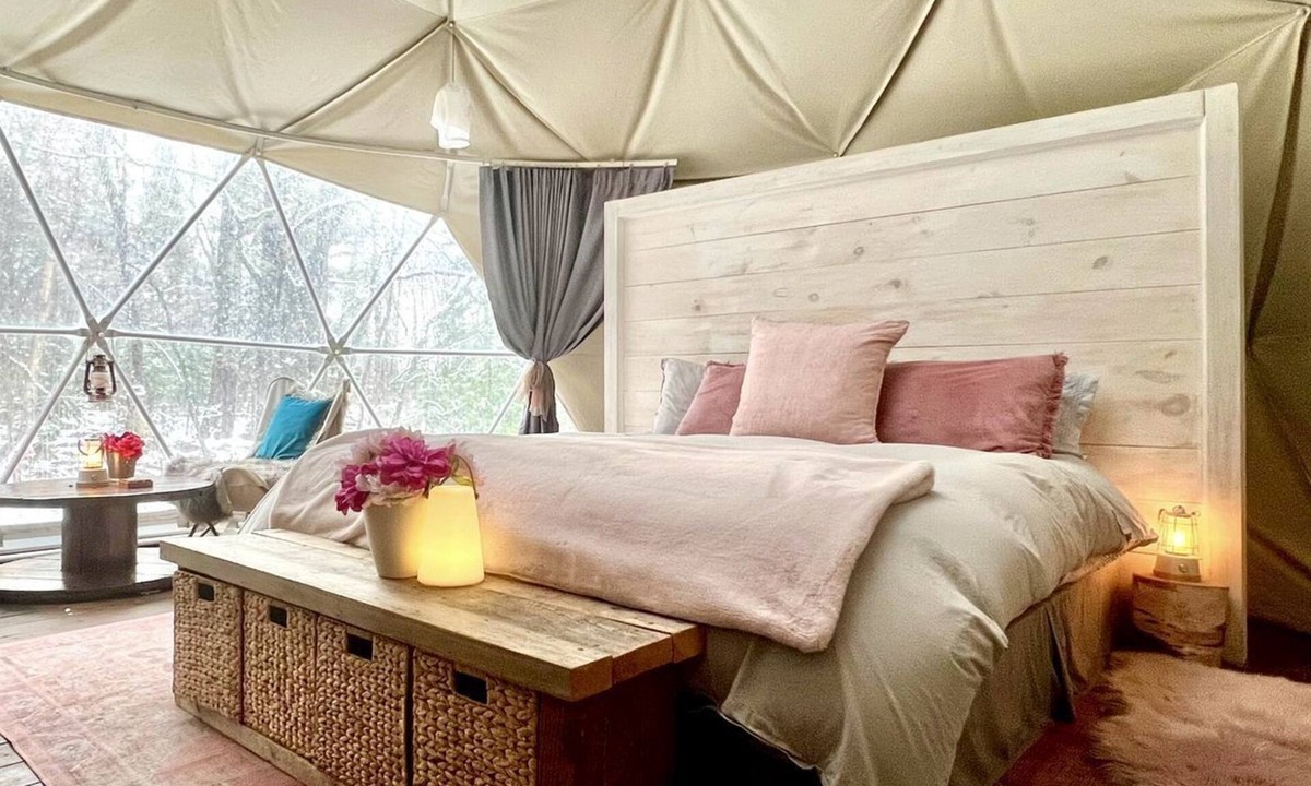 Unorganized Centre Parry Sound House | Gorgeous Modern Dome Surrounded by Nature for a Romantic Glamping Escape in Deer Lake, Ontario
