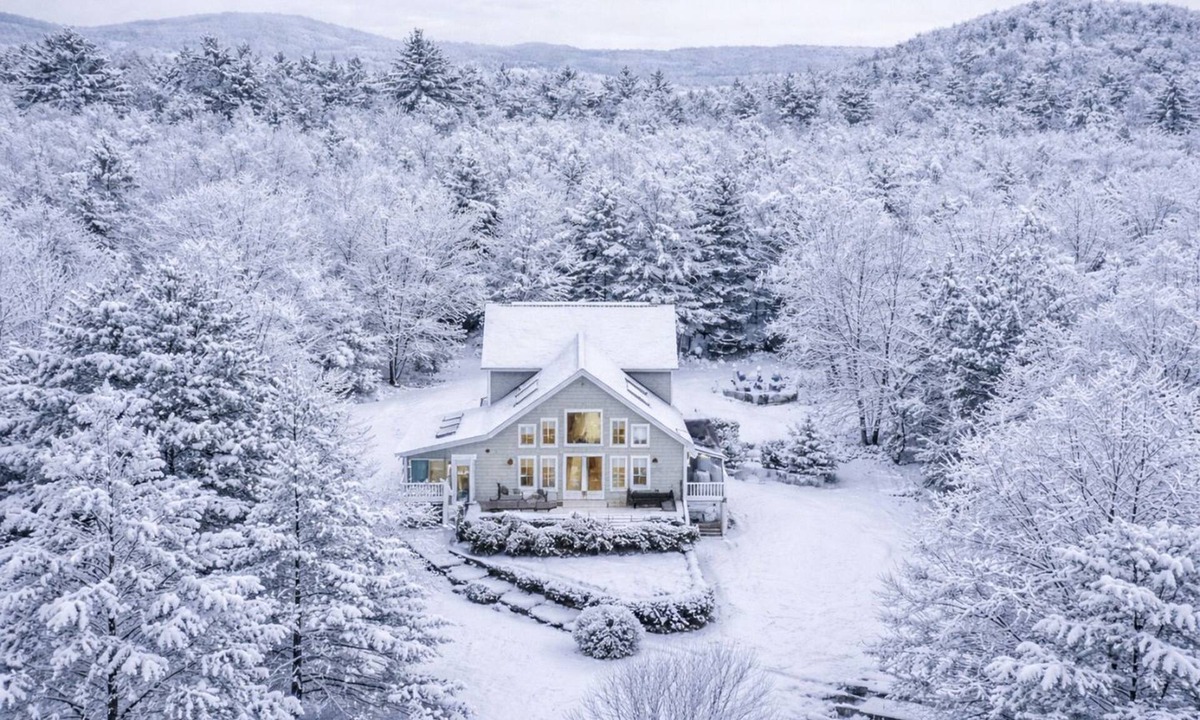 Silver Lake House | Gorgeous Modern Vacation Rental with Game Room Surrounded by Nature in Madison, New Hampshire