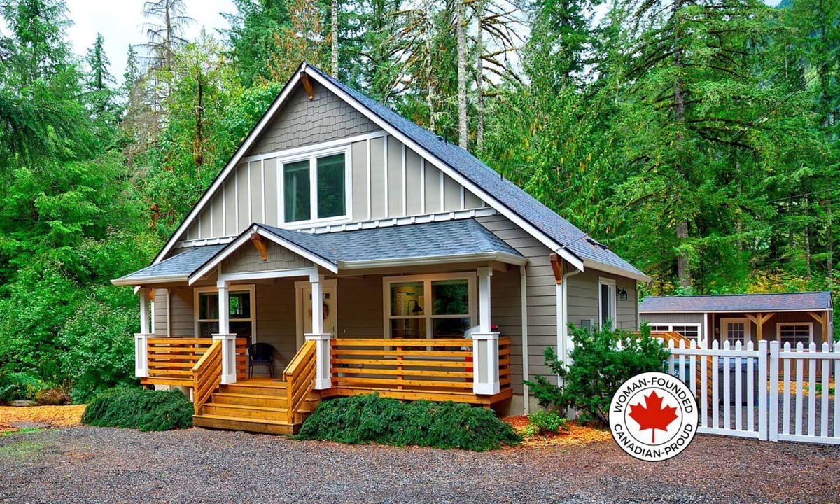 Warnick Cabin | Gorgeous Mountain Cabin with Yard, Hot-Tub and Fire Pit in Washington