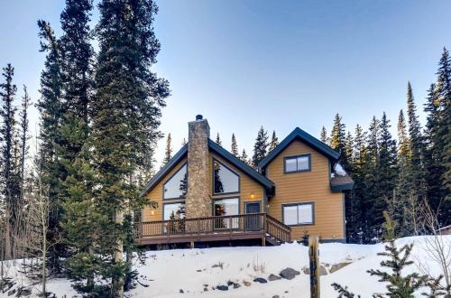 Alma House | Gorgeous Mountain Cabin with Expansive Glass - Willow Creek