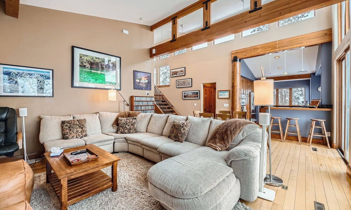 Intermountain House | Gorgeous Mountain Home Just Minutes drive to the Slopes