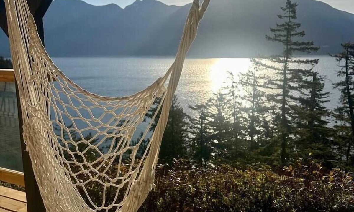 Bowen Island Apartment | Gorgeous Ocean & Mountain View King Suite