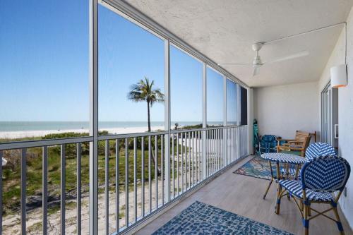 Sanibel House | Gorgeous Oceanfront Residence in Exclusive Sanibel Surfside