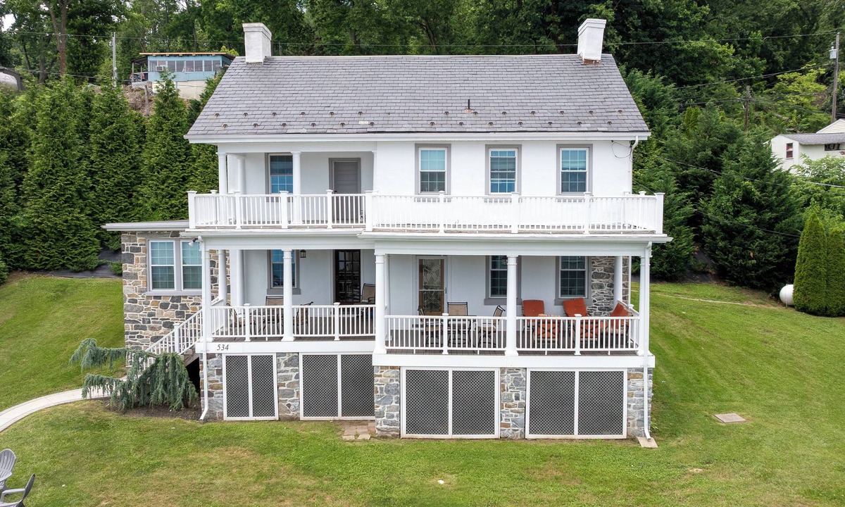 Wrightsville House | Gorgeous River View Lakehouse with Hot Tub