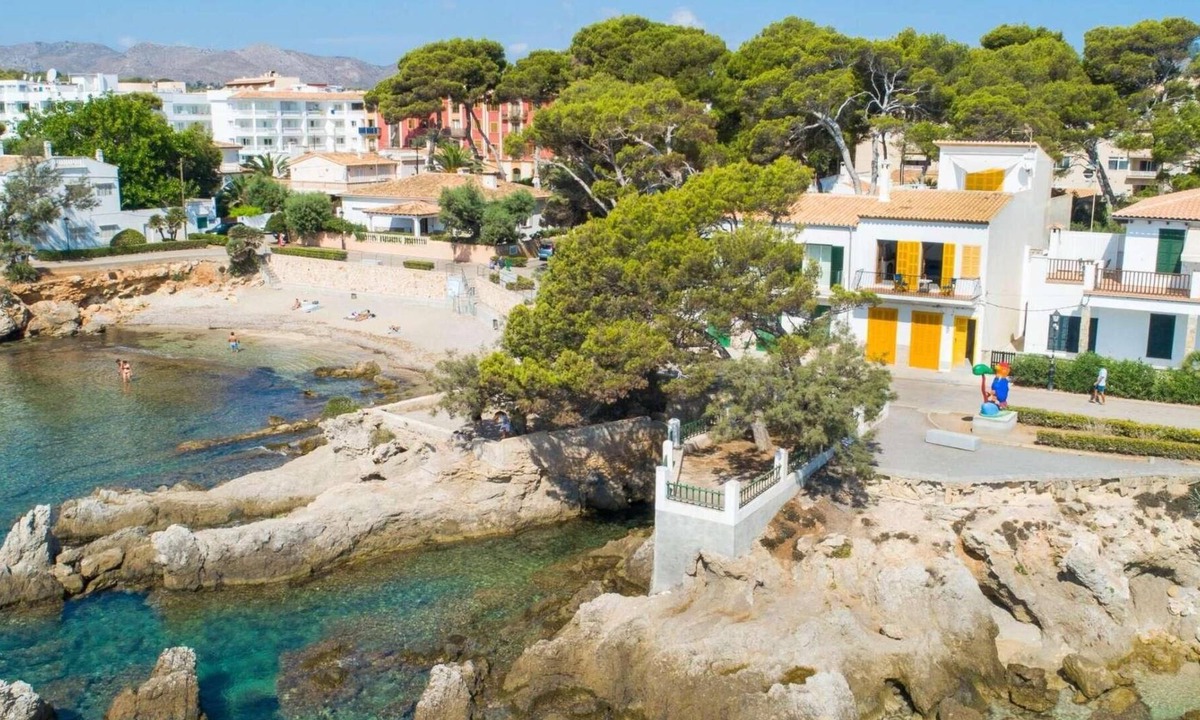 Cala Ratjada Villa | Gorgeous seafront villa.