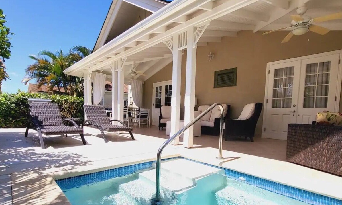 Vuemont Villa | Gorgeous Three Bedroom in Secluded Area