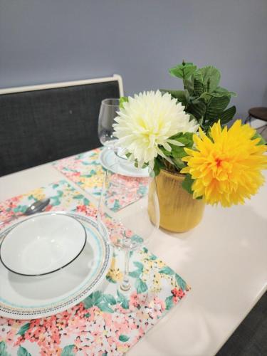 Caulfeild Apartment | Gorgeous Two Bedroom Suite in a Quiet, Picturesque Neighborhood!