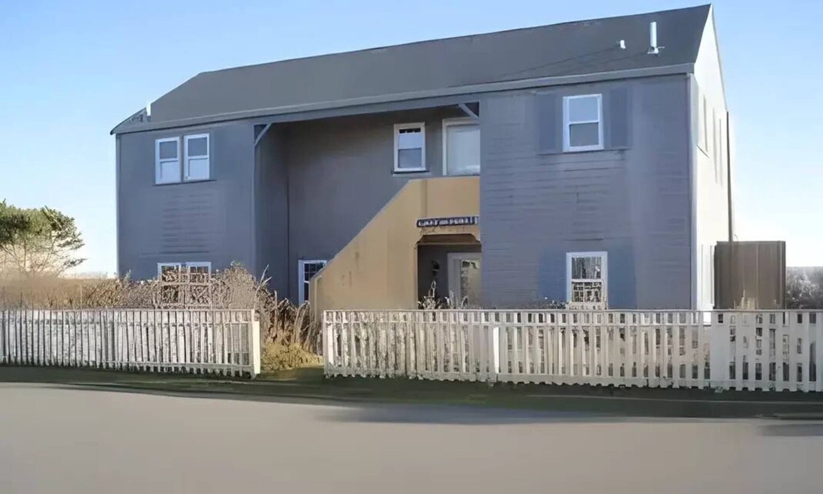 Tom Nevers House | Gorgeous upside down style home with expansive ocean views