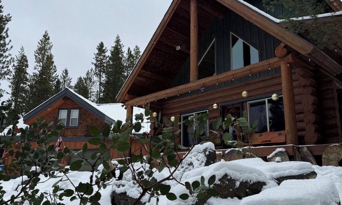Crescent Cabin | Gorgeous Log Cabin with Hot Tub & Theater near Snowmobile & SXS Trails & Lakes!
