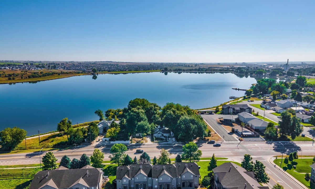 Windsor House | Gorgeous Windsor Lake Townhome - 2 Bed, 1 1/2 Bath