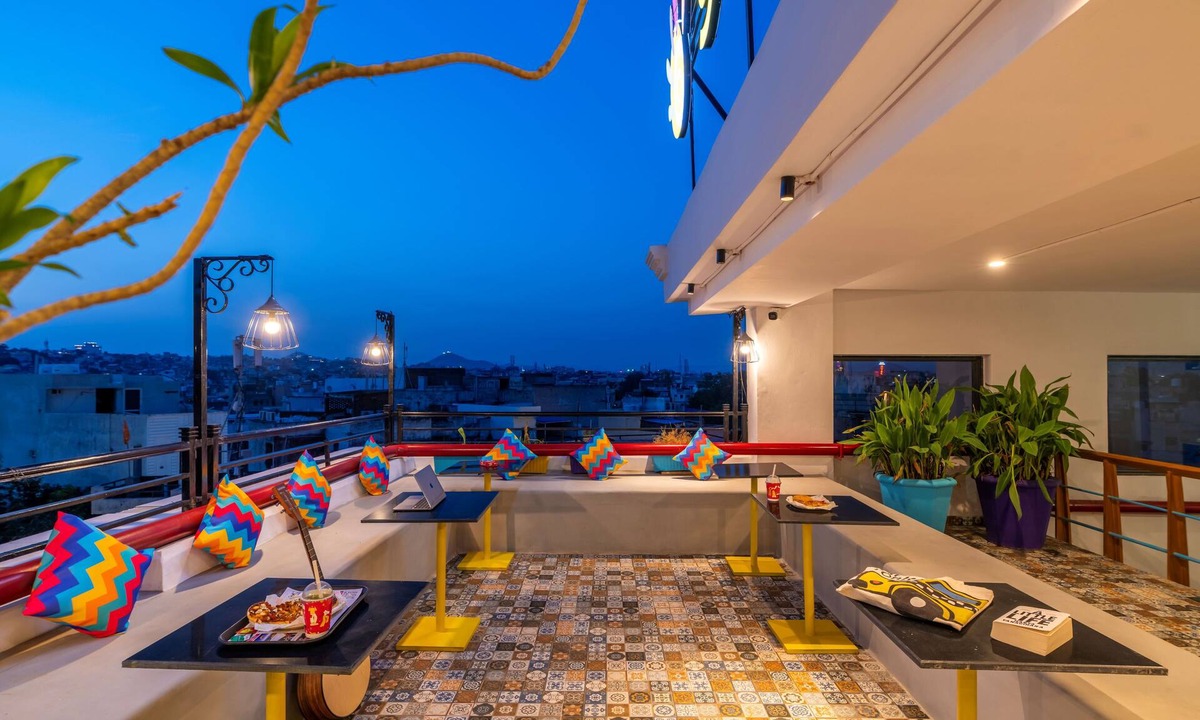 Udaipur City Centre Hostel | goSTOPS Plus Uadipur Gulab Bagh