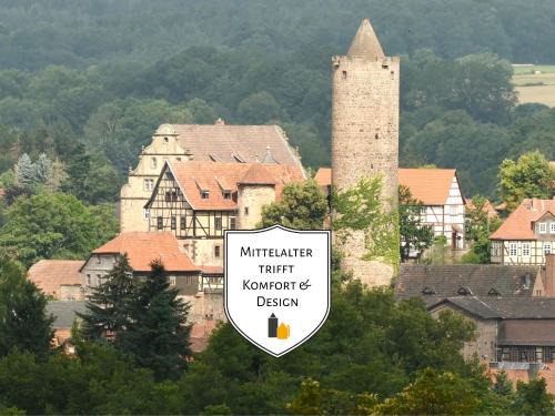 Schlitz Apartment | GRÄFIN MARTHA MARIA - stilvolles Apartment in der historischen Hinterburg Schlitz - mit Aufzug, Parkplatz, E-Ladestation & Garten - Fulda, Alsfeld, Bad Hersfeld 25-30 Min - Hunde willkommen