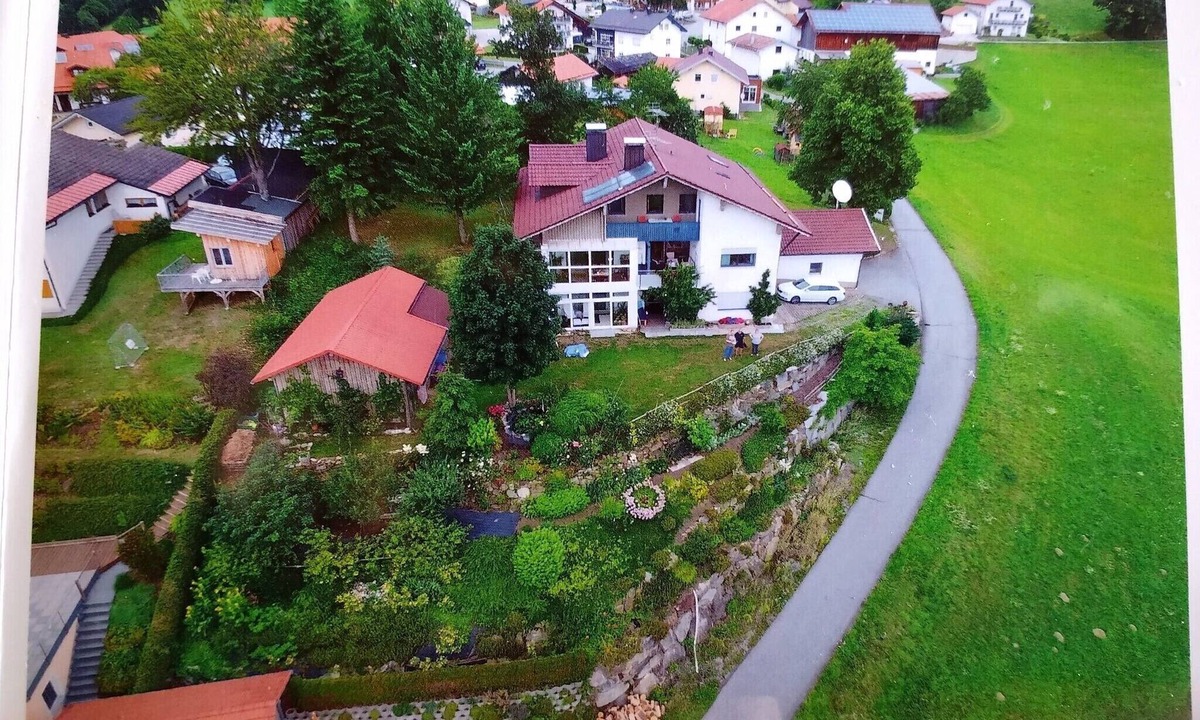 Grainet Apartment | Grabmeier holiday flat - number 3’ with mountain view, balcony and Wi-Fi
