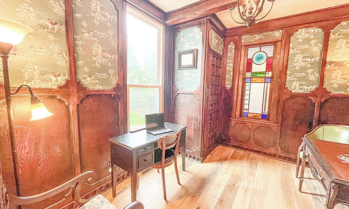 Springfield House | Graceful historic estate in south-east Springfield-stained glass, upper veranda