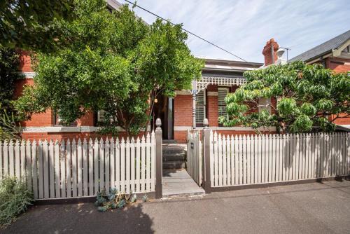 St Kilda House | Graceful Octavia