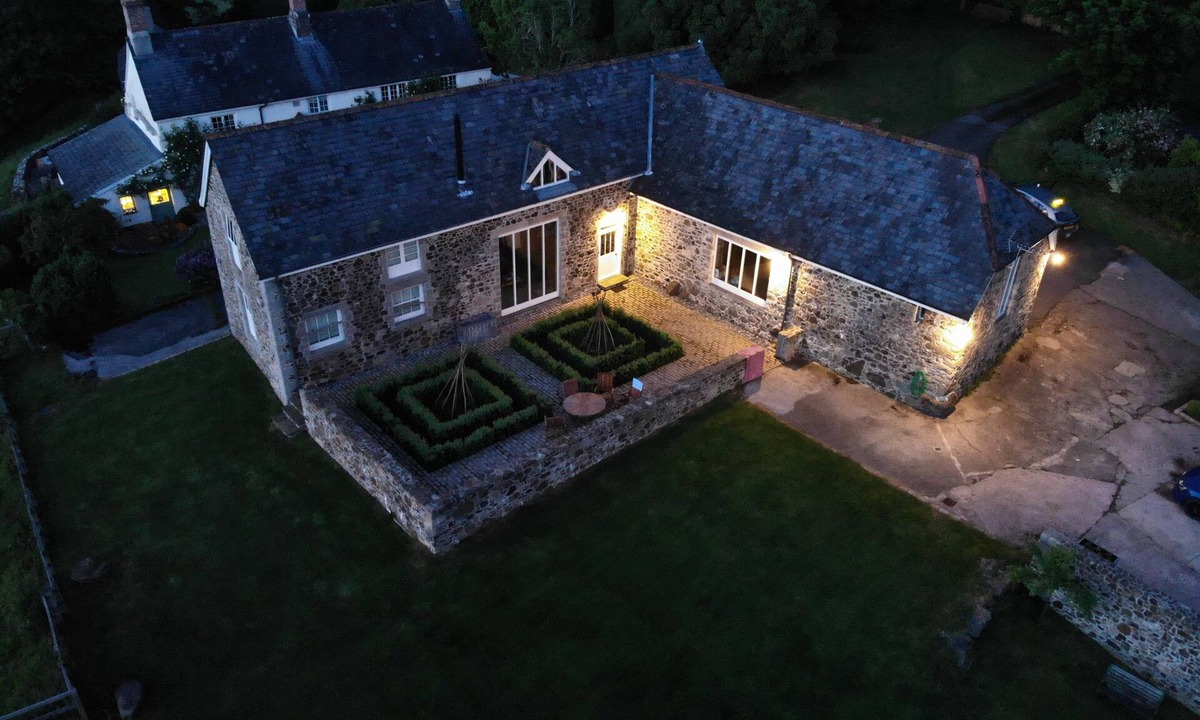 Newton Abbot House | Grade II Listed Stone Barn within Dartmoor