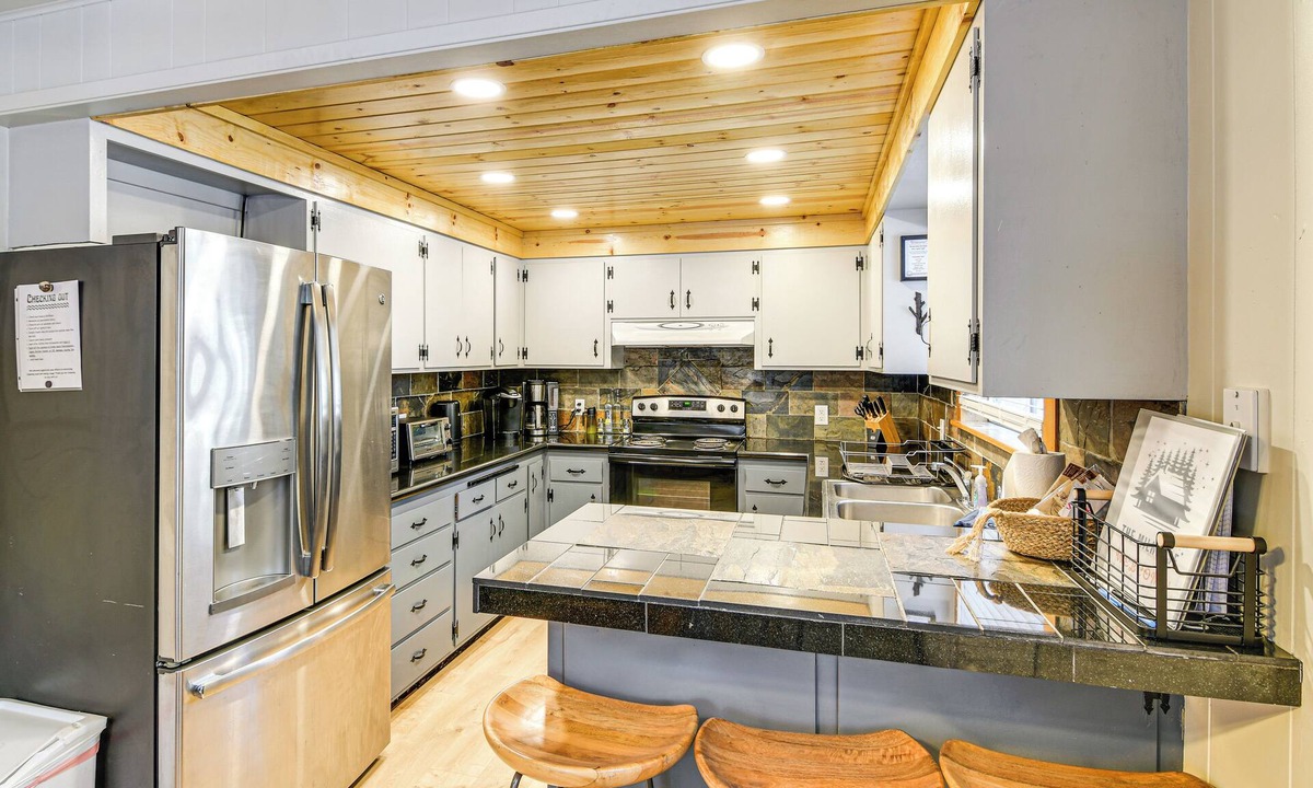 Graeagle Cottage | Graeagle Vacation Rental Cabin w/Game Room!