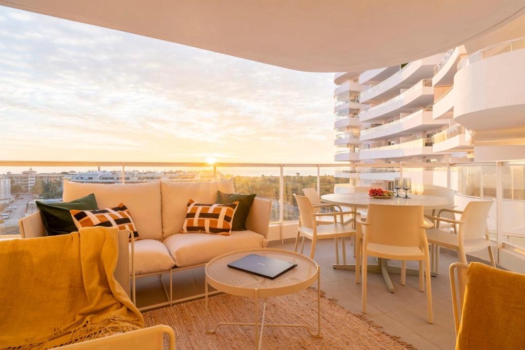 Canet de Berenguer Apartment | Gran Canet 2BR! Walk to Beach, Sea View, Sauna & Gym