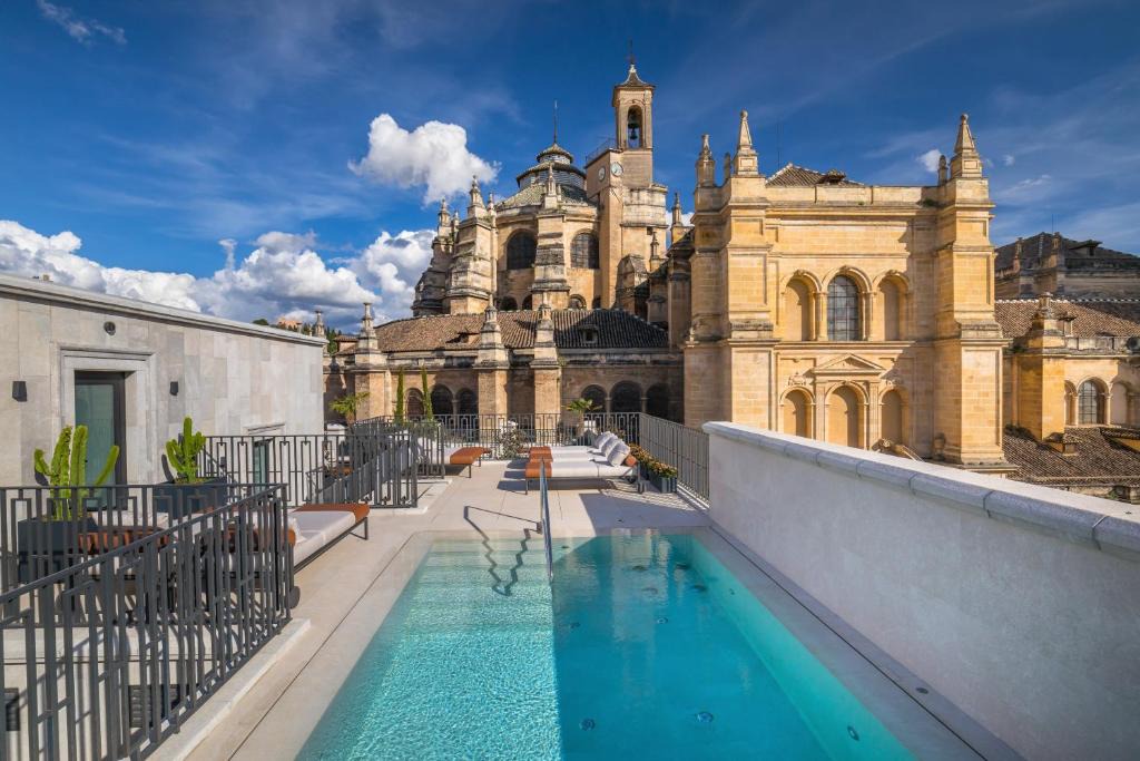 Central District Hotel | Gran Hotel Claridge Granada - Preferred Hotels & Resorts