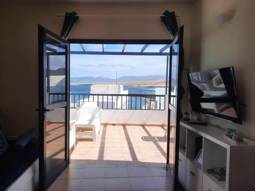 Caleta de Caballo Apartment | Gran terraza con muy bonitas vistas