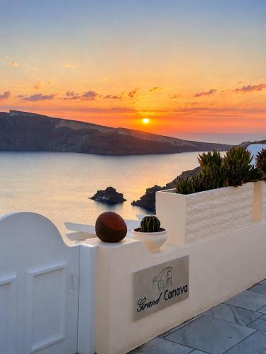 Oia Villa | Grand Canava