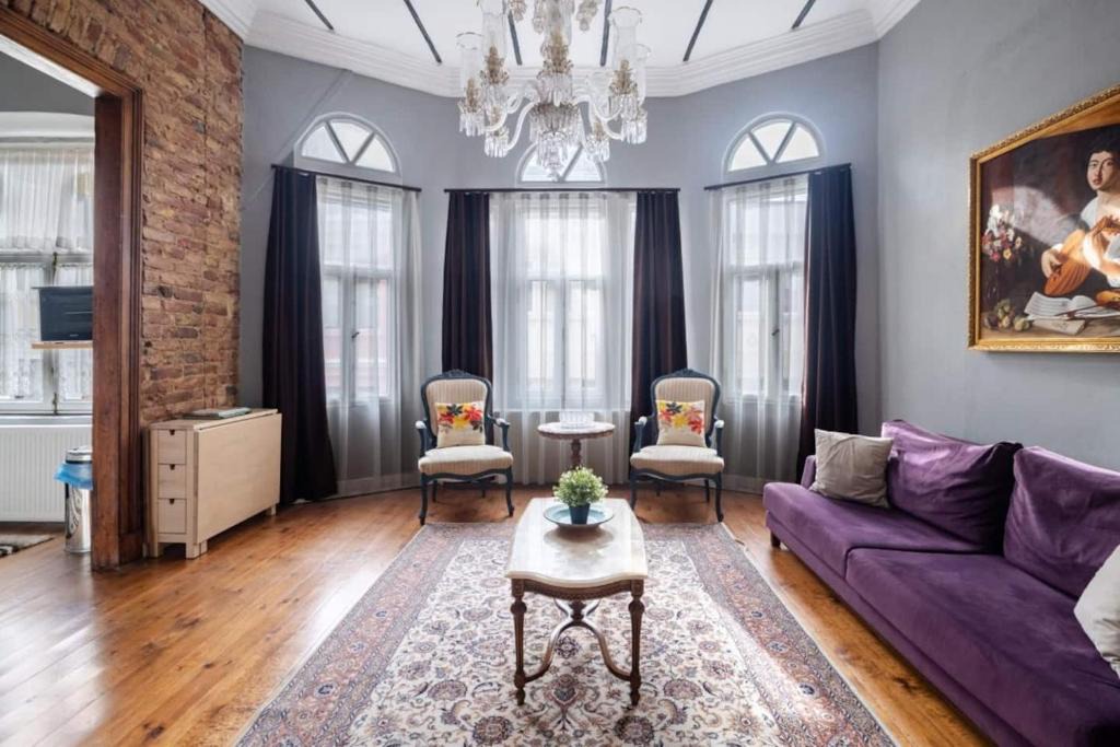 Galata Apartment | Grand Historic 3BD2Bath Galata Tower Pad! #408