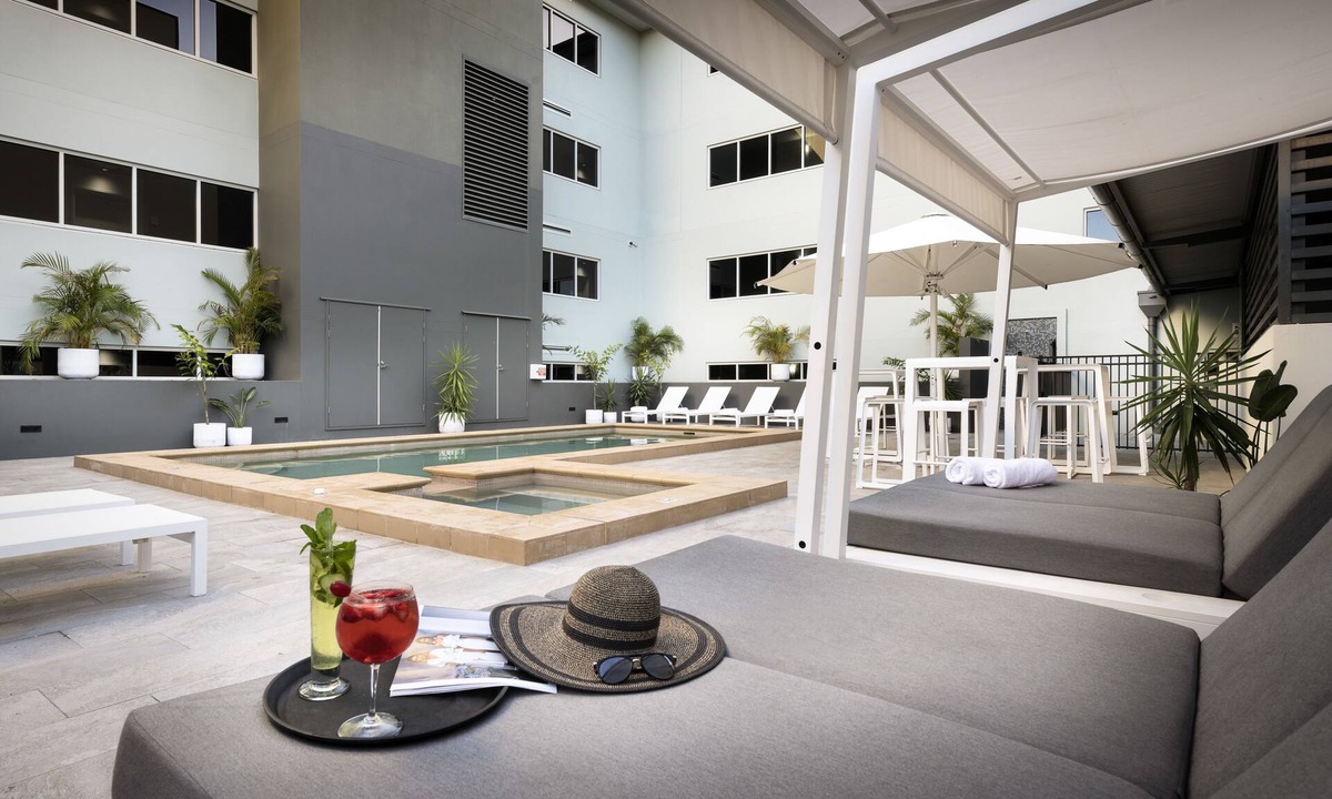 South Townsville Hotel | Grand Hotel and Apartments Townsville
