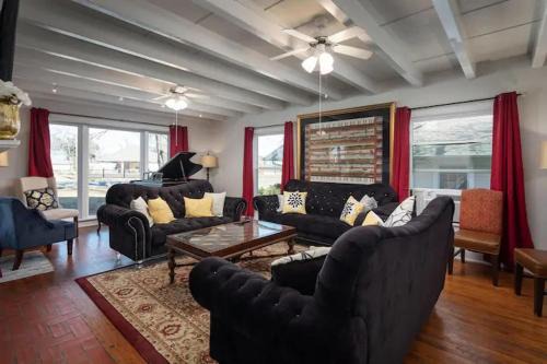 Fort Worth House | Grand Performance Home 3 min to Downtown, Stockyard, AT&T