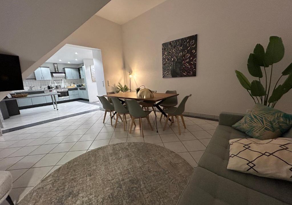 Hallbergmoos Apartment | Grand Suite - Perfekt für 6-8! Parken Flughafen