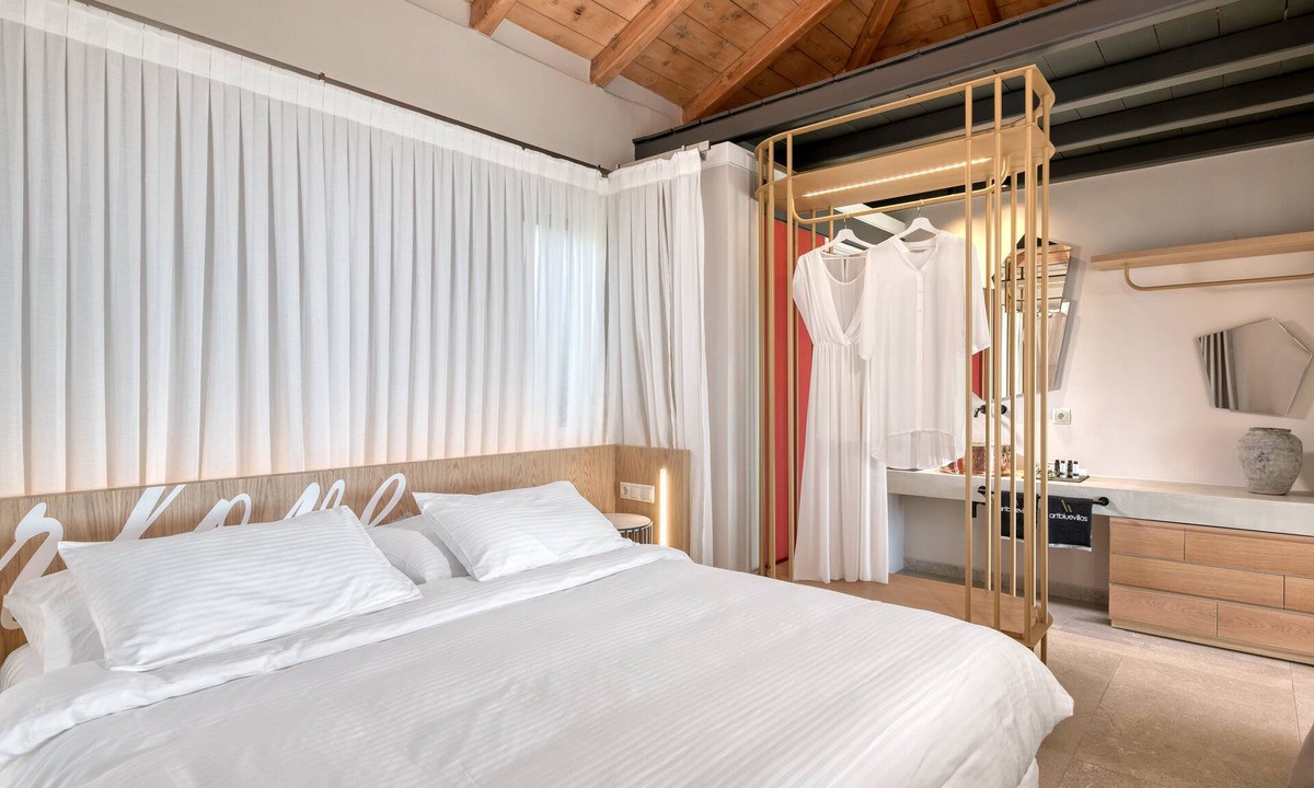 Tsoukaladhes Villa | Grand Suite With Private Pool - with Panoramic View, Art Blue Villas