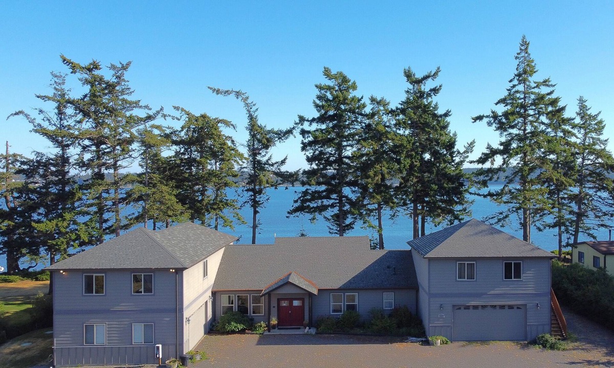 Oak Harbor House | Grand Waterfront Getaway Olympic Views & amenities