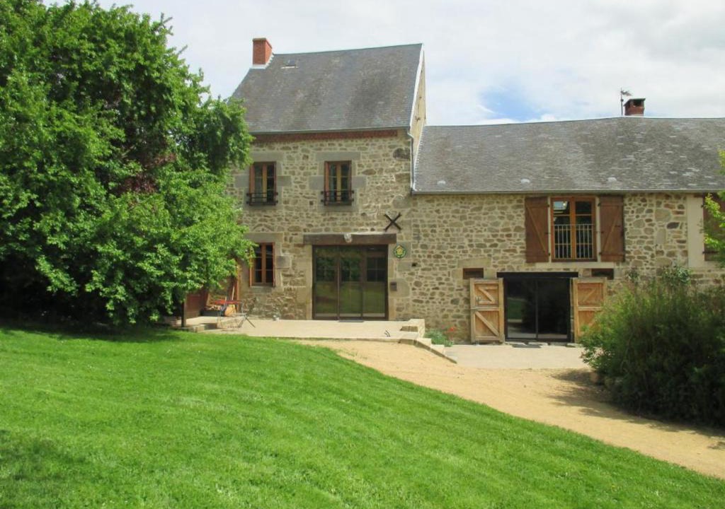 Marcillat-en-Combraille House | Grande maison en pierre avec jardin clôturé, animaux admis - FR-1-489-198