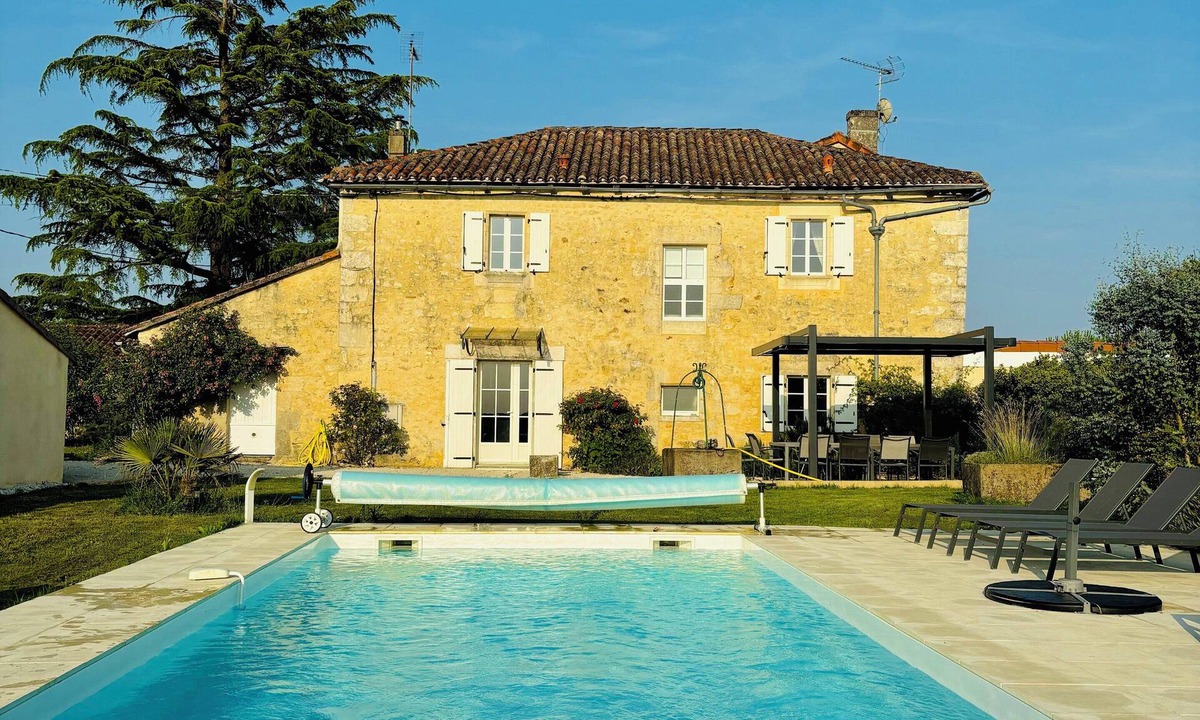Marthon Cottage | Grande Maison de Charme à la Campagne : Piscine, Pétanque