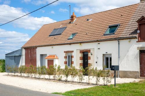 Sandillon House | Grande Maison Familiale Climatisée - à seulement 15mn d'Orléans - 5 chambres - 8 lits - Maison classée meublé de tourisme 3 étoiles