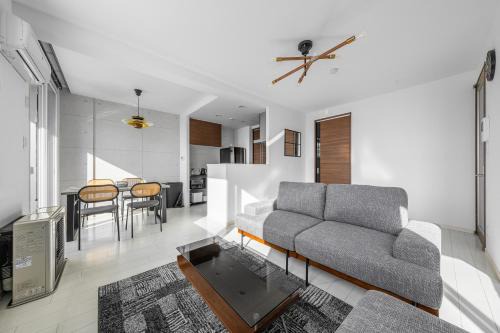 Higashi Apartment | Grandia 302