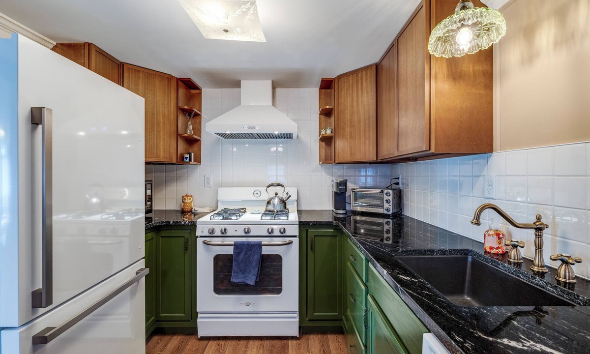 Monroe House | Grandma's Modern Getaway - 3 Bedroom, 1 Bath; Newly Renovated Kitchen