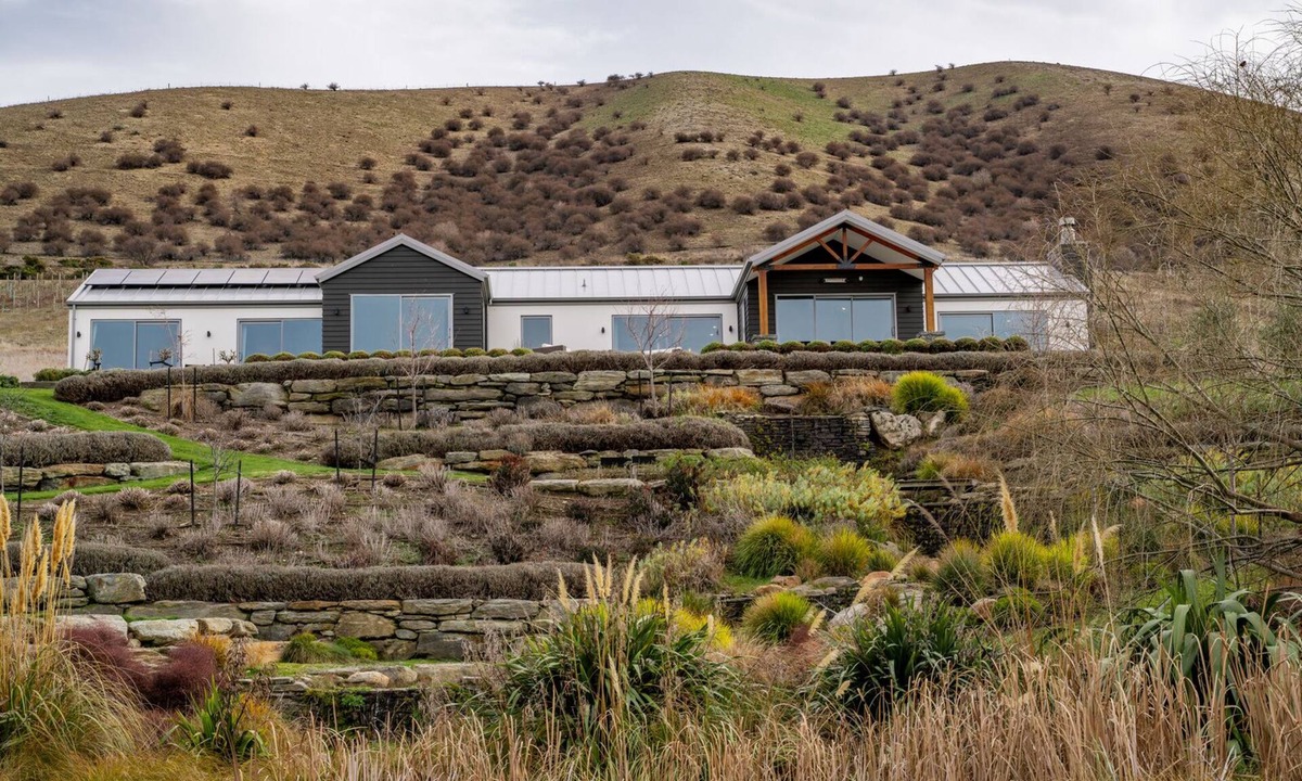 Lowburn House | Grandview Lodge – Lowburn Holiday Home