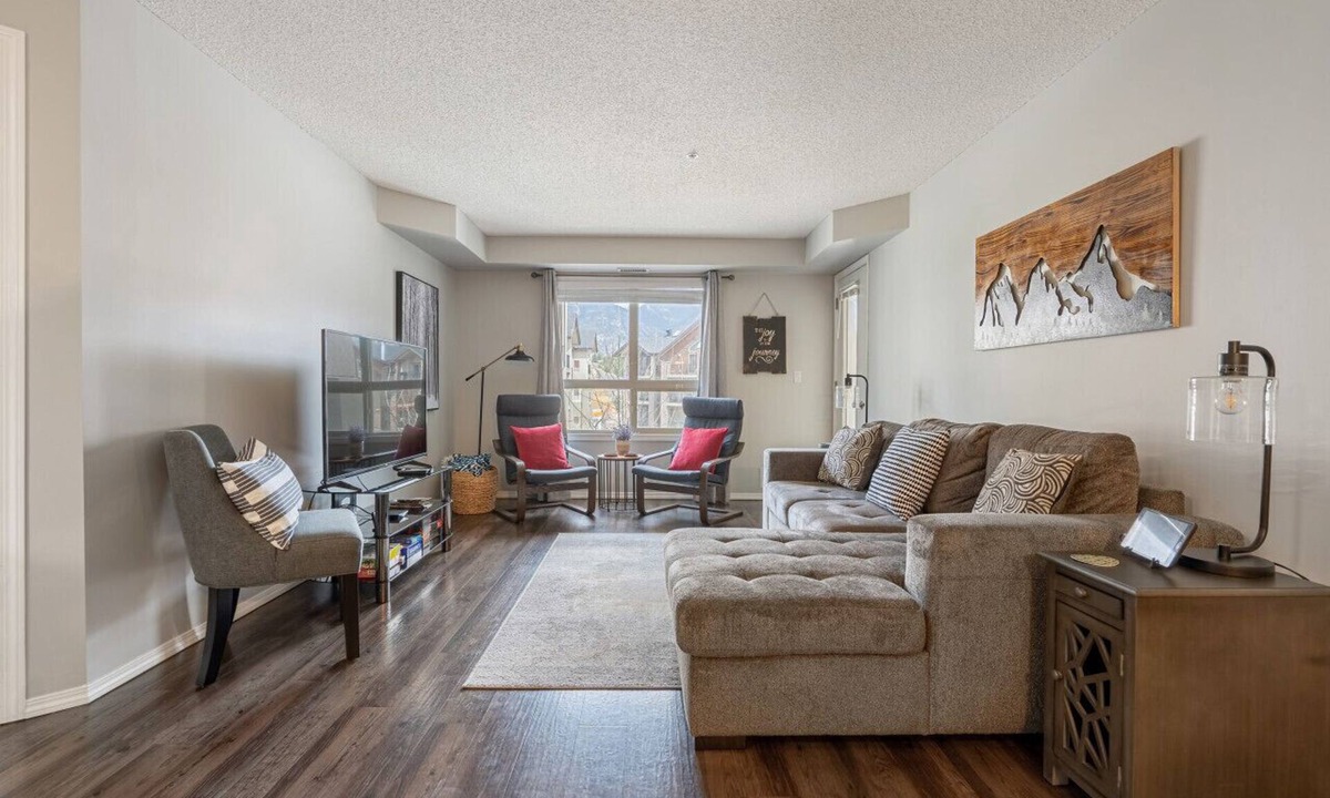 Invermere Apartment | Grandview Pointe | Pool | Hot Tub | Gym