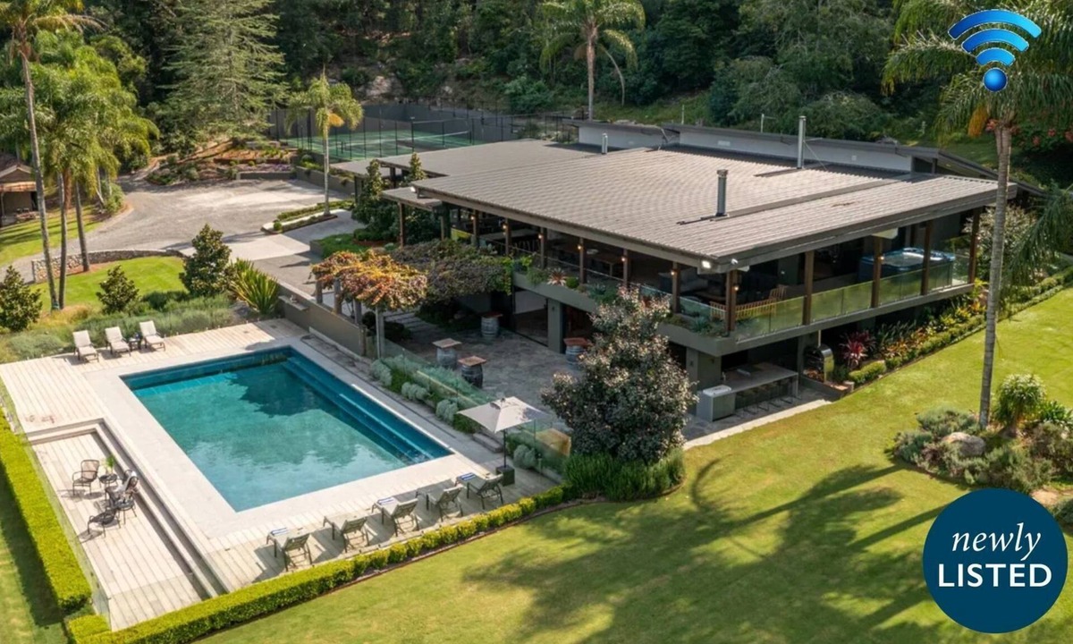Longreach House | Grants - spacious riverside escape on the Shoalhaven River