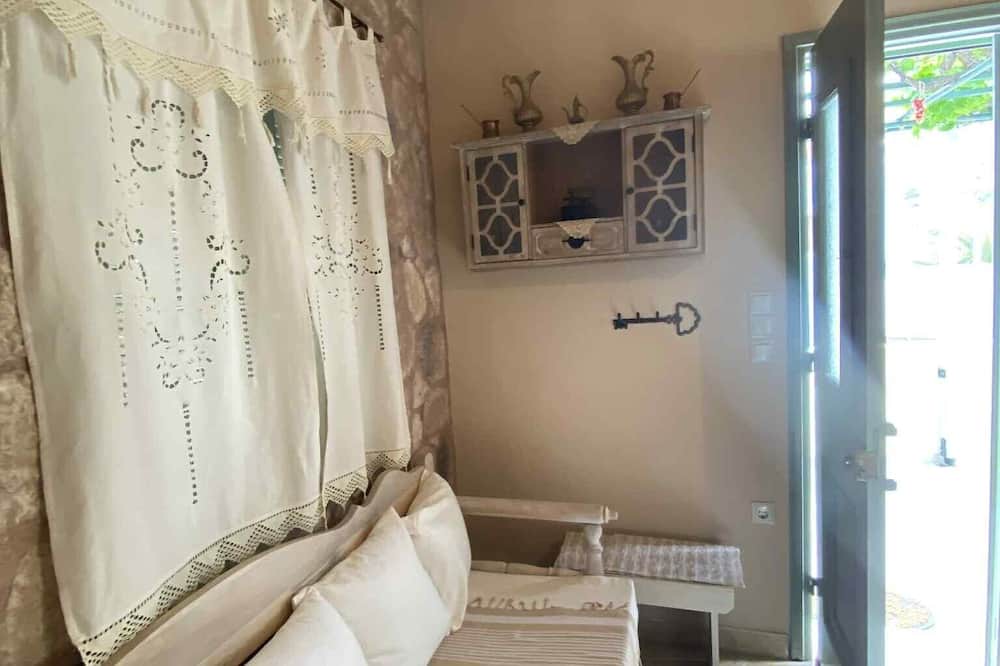 Arkasa Apartment | Grape Vine Apartment with Balcony, Wi-Fi and Air Conditioning