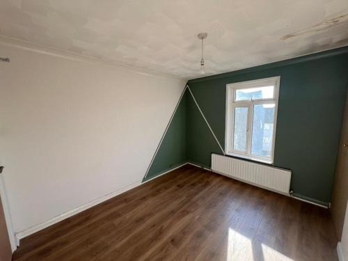 Gravesend House | Gravesend Central - Spacious & Quiet Rooms